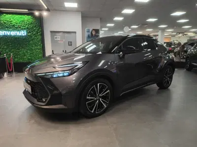 Toyota Toyota C-HR 2.0 hev Lounge fwd e-cvt del 2024 usata a Catanzaro