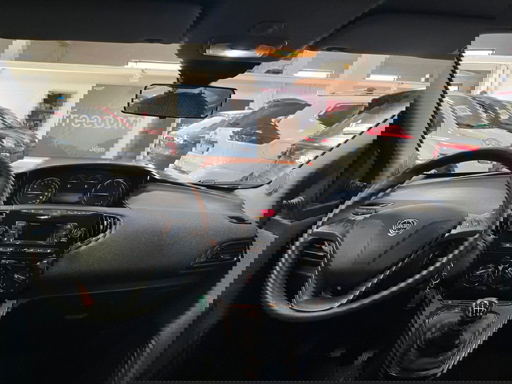 Lancia Ypsilon usata a Lucca (12)