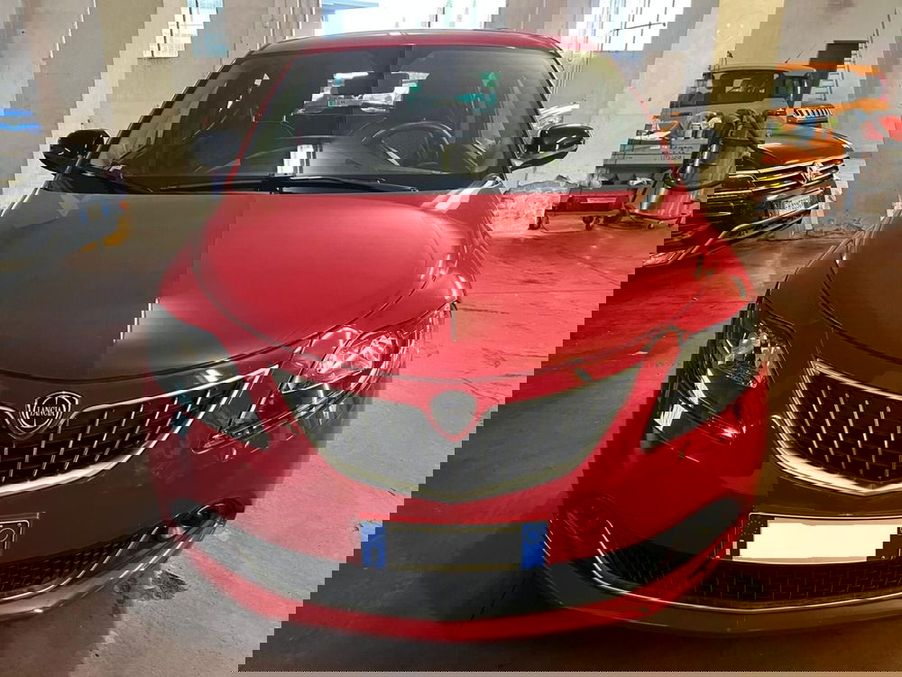 Lancia Ypsilon usata a Lucca (2)