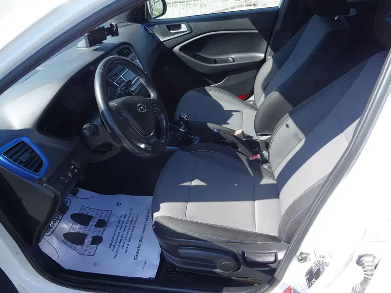 Hyundai i20 usata a Lucca (8)