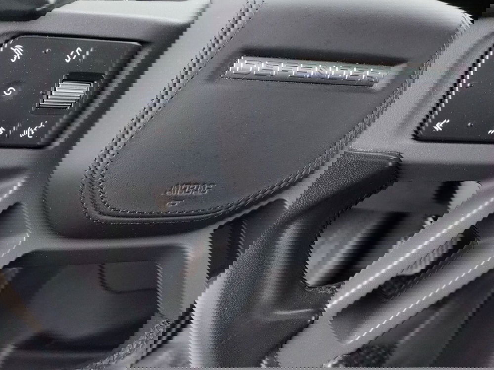 Land Rover Defender usata a Lecco (13)