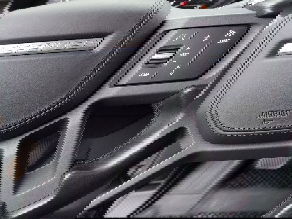 Land Rover Defender usata a Lecco (14)