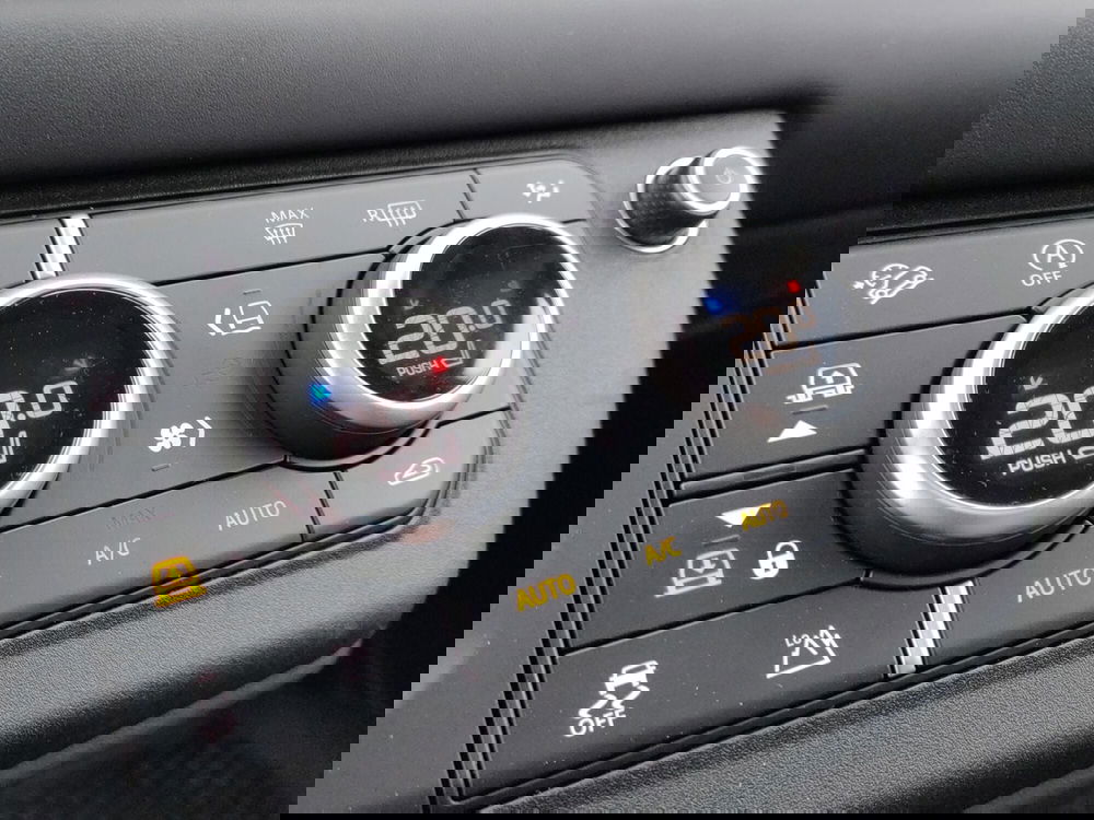 Land Rover Defender usata a Lecco (18)