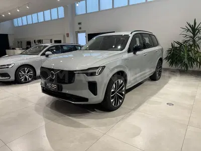 Volvo XC90 T8 Recharge AWD Plug-in Hybrid aut. 7 posti Plus Dark nuova a Forli'