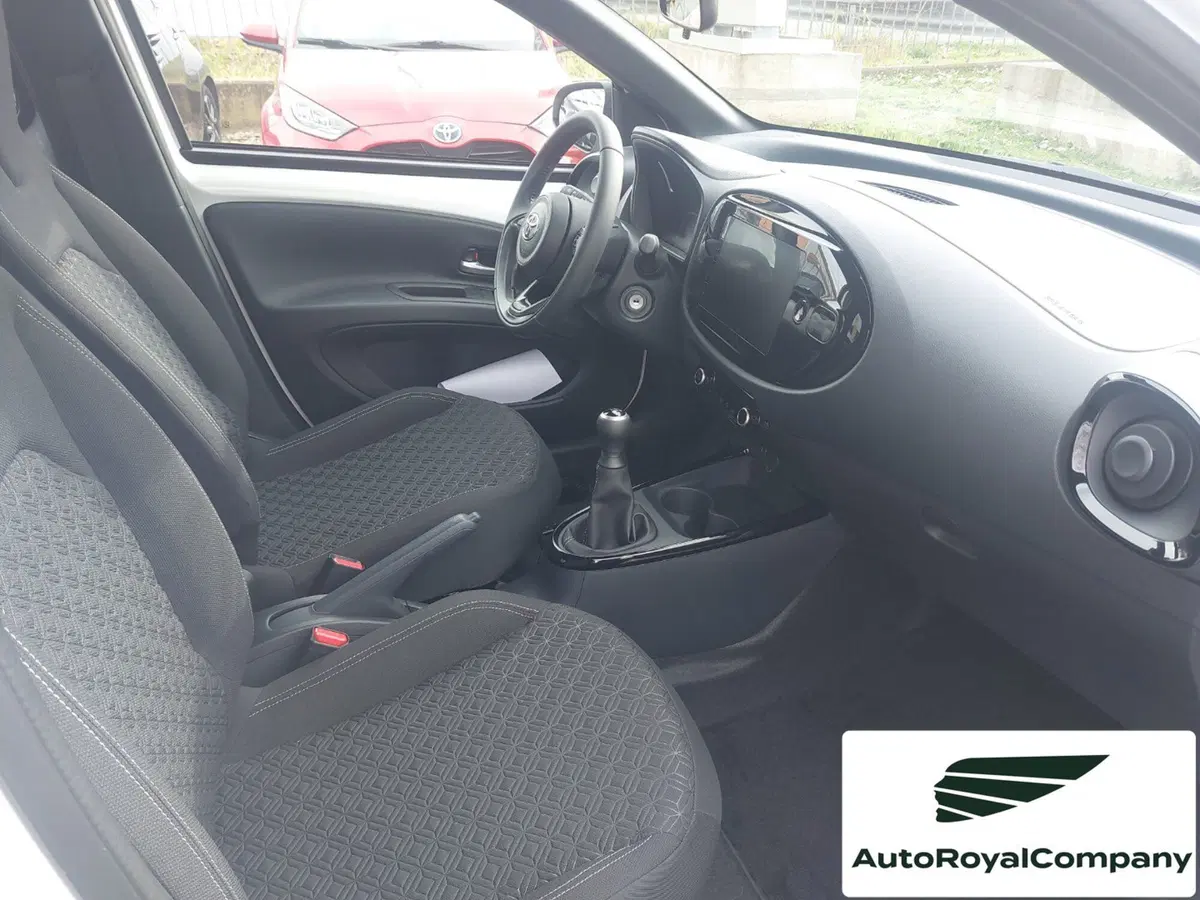 Toyota Aygo X nuova a Roma (15)