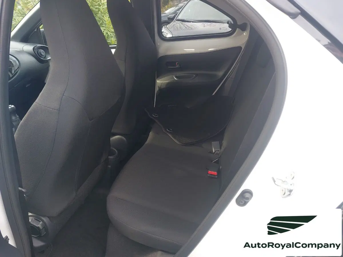 Toyota Aygo X nuova a Roma (9)