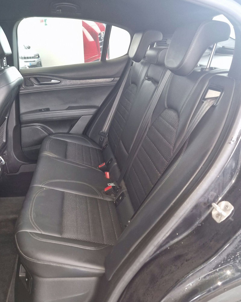Alfa Romeo Stelvio usata a Terni (9)