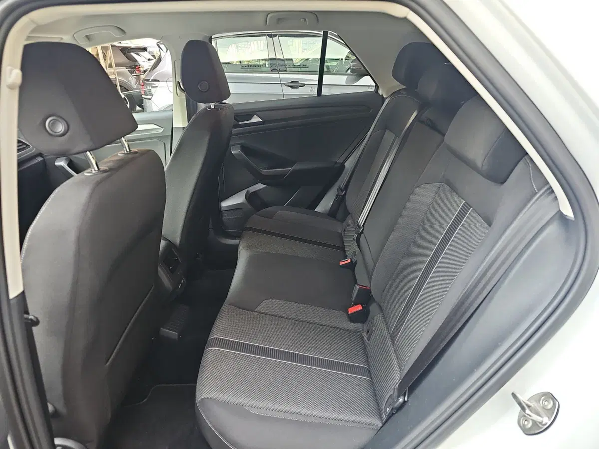 Volkswagen T-Roc usata a Lecco (10)