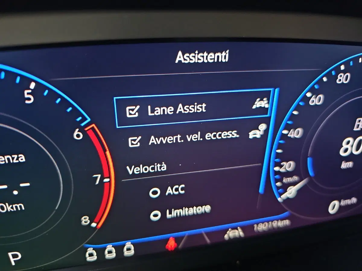 Volkswagen T-Roc usata a Lecco (16)