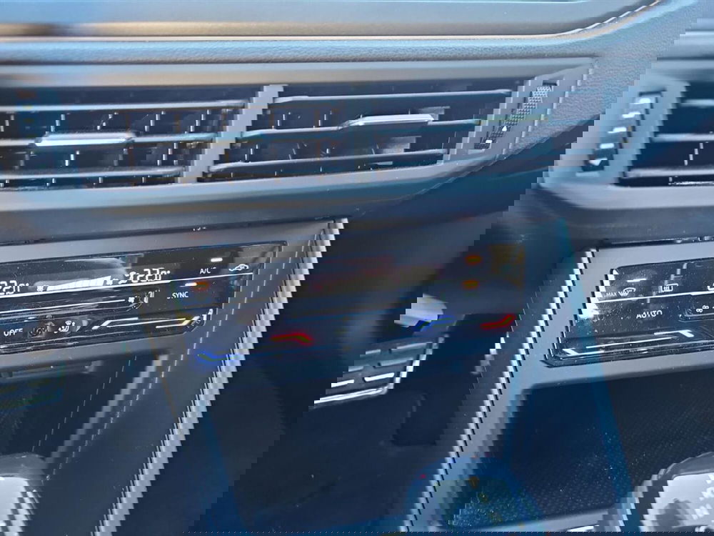 Volkswagen Taigo usata a Lecco (13)