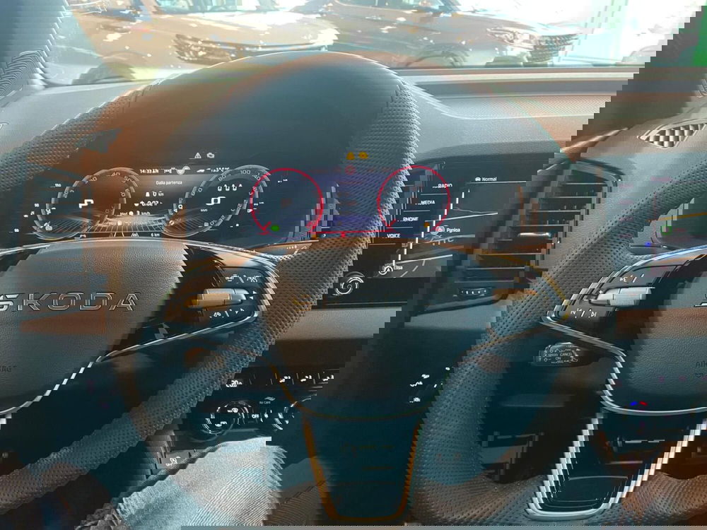 Skoda Karoq nuova a Lecco (9)