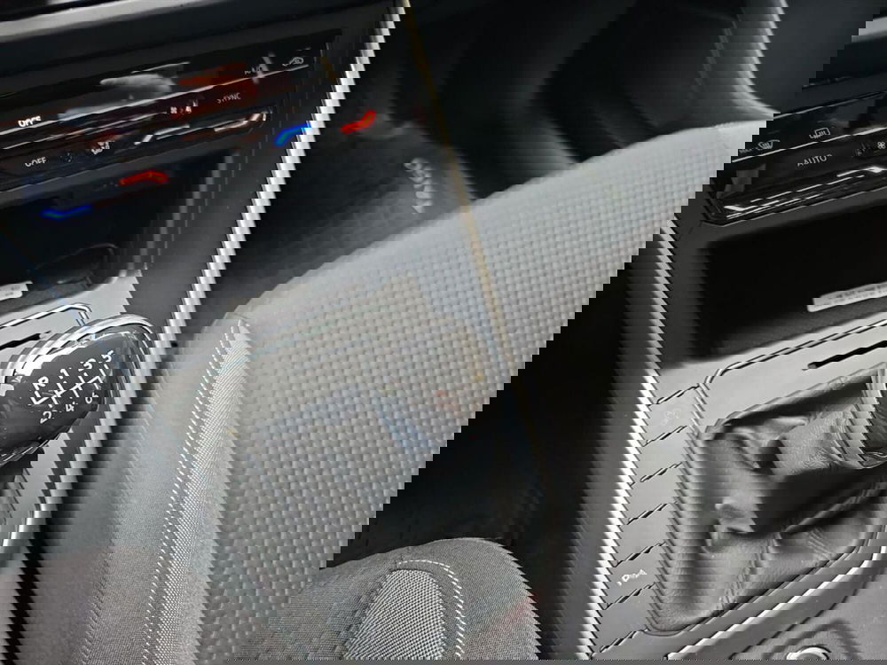 Volkswagen Taigo usata a Lecco (13)