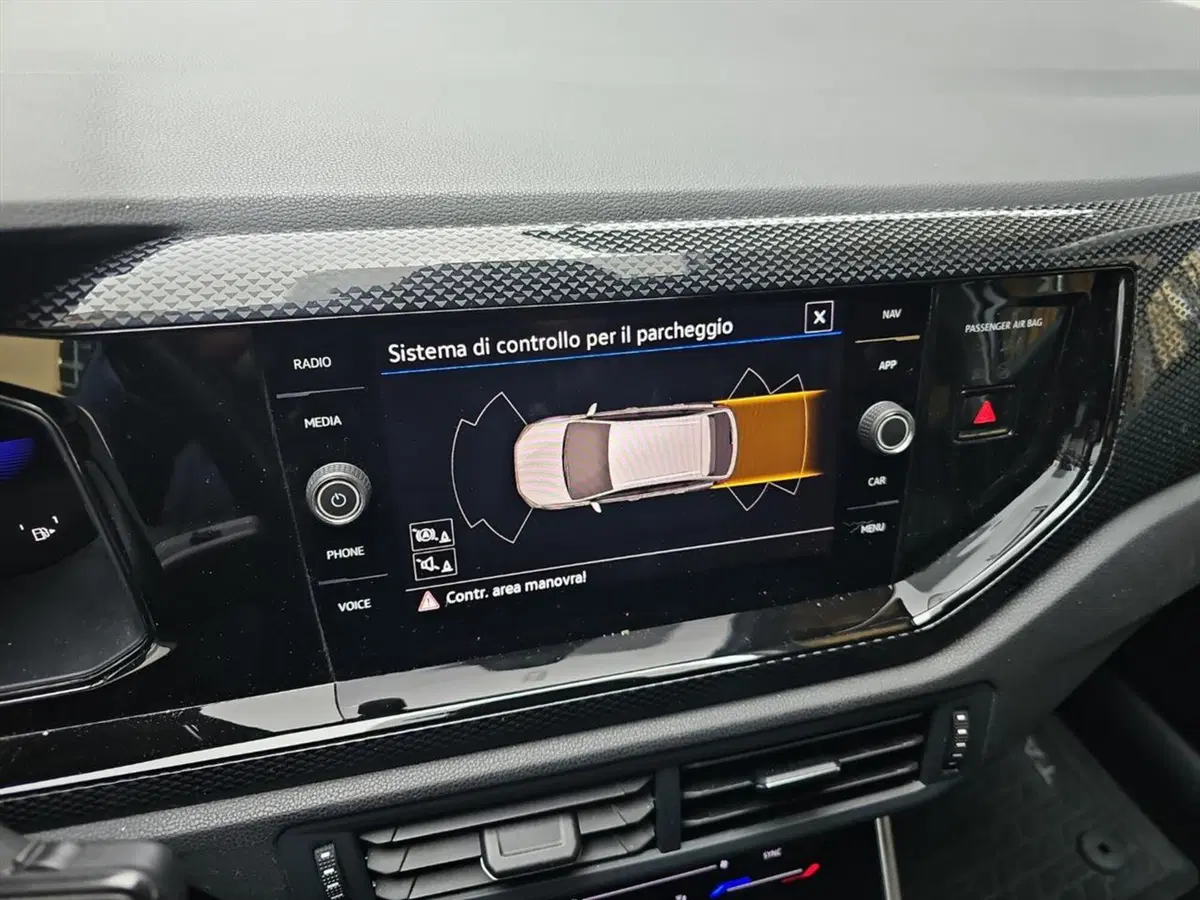 Volkswagen Taigo usata a Lecco (16)