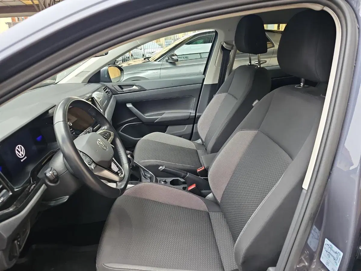 Volkswagen Taigo usata a Lecco (9)