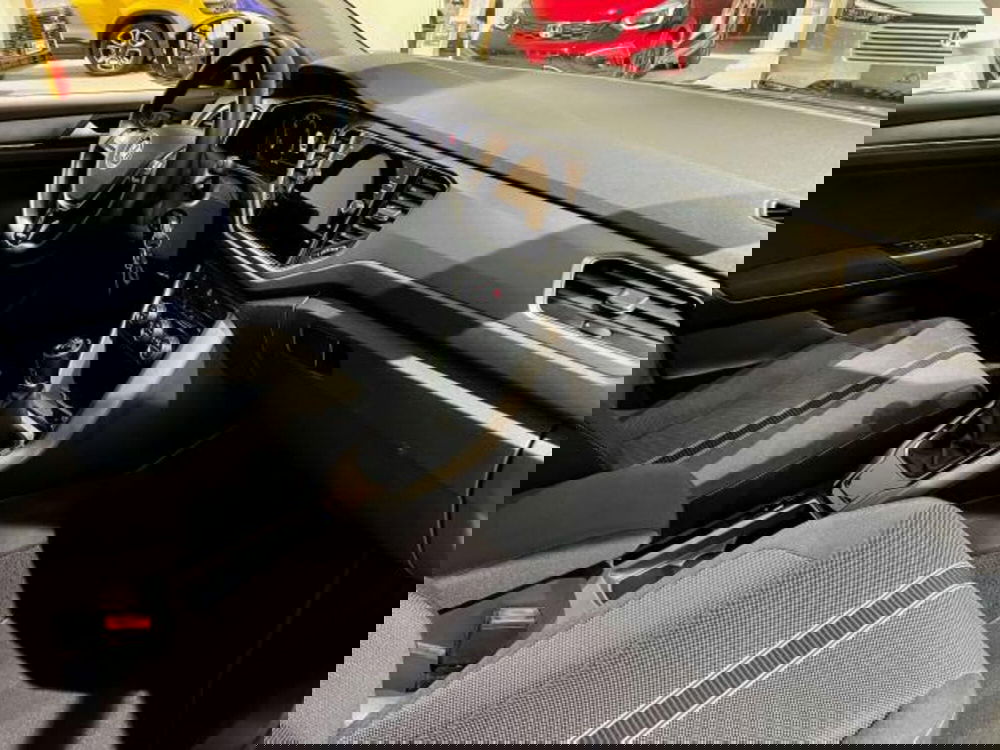 Volkswagen T-Roc usata a Savona (11)