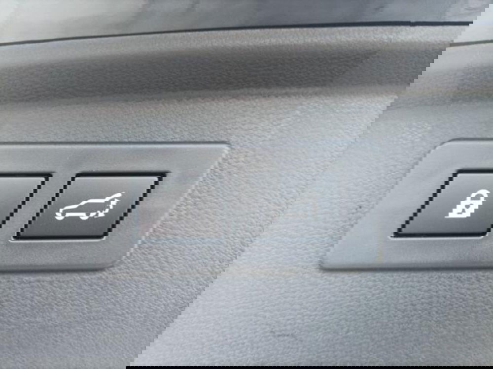 Subaru Outback nuova a Milano (17)