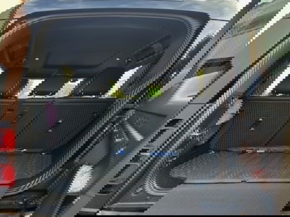 Land Rover Defender usata a Livorno (17)