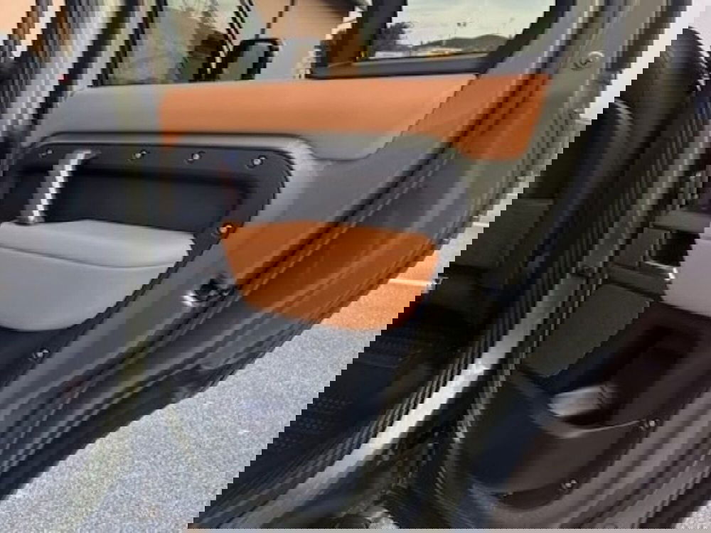 Land Rover Defender usata a Livorno (18)