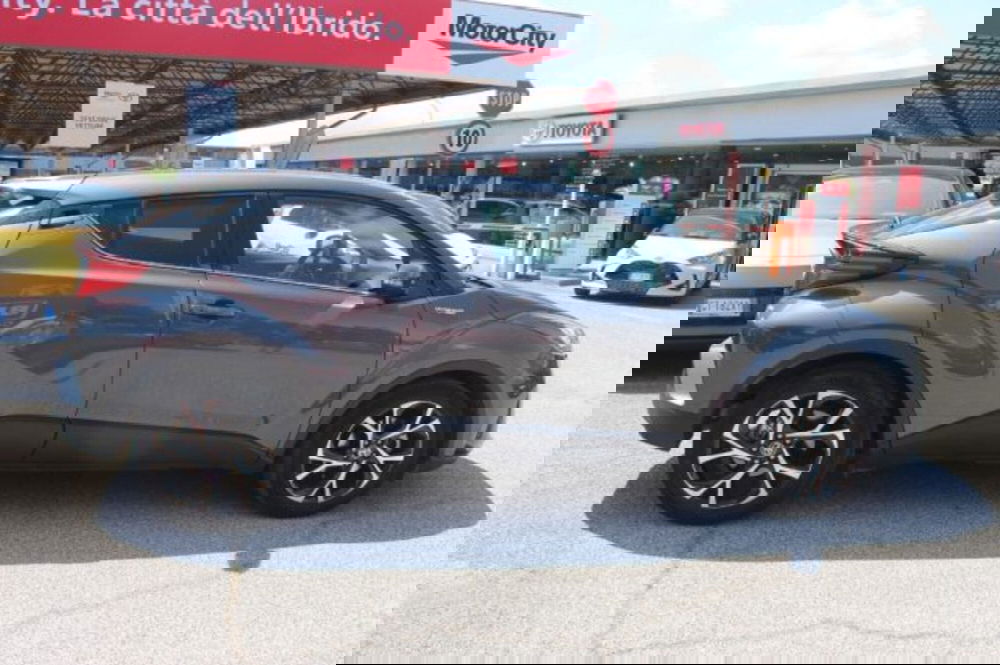 Toyota Toyota C-HR usata a Roma (13)