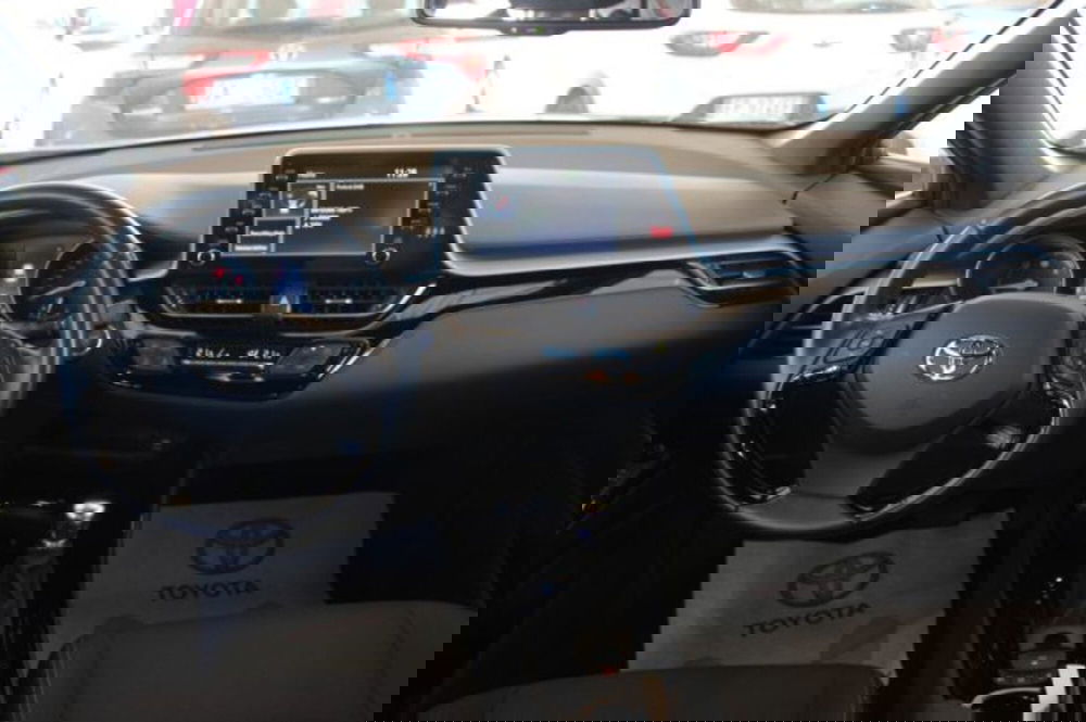 Toyota Toyota C-HR usata a Roma (9)