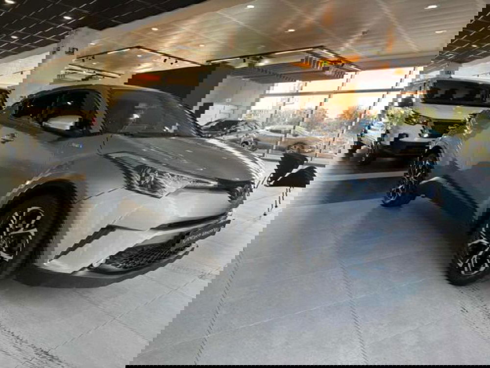 Toyota Toyota C-HR usata a Sassari (3)