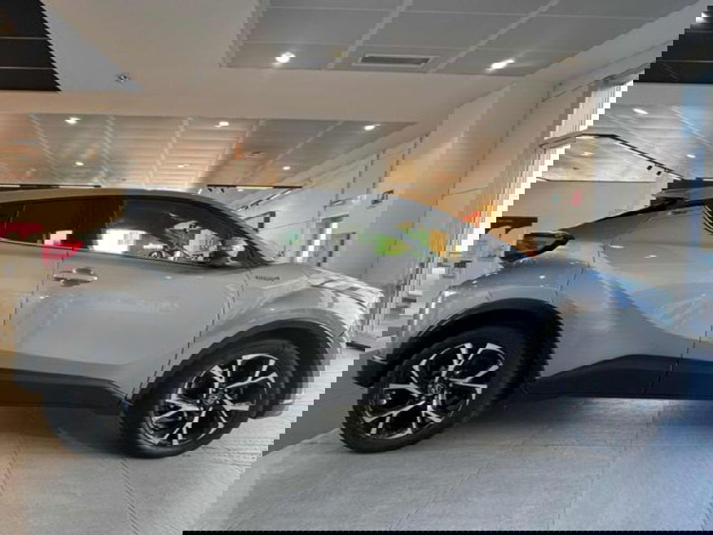 Toyota Toyota C-HR usata a Sassari (4)