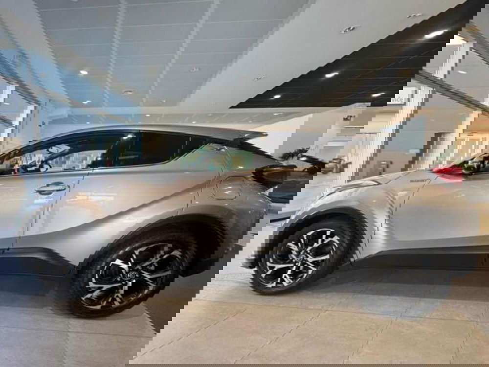 Toyota Toyota C-HR usata a Sassari (8)