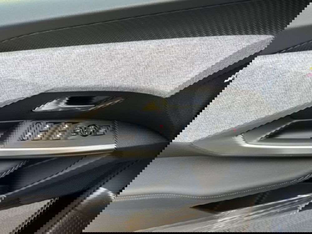 Peugeot 5008 nuova a Perugia (19)