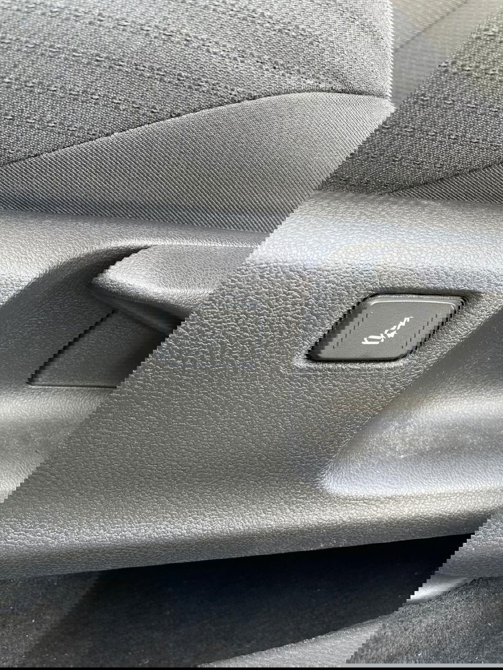 Toyota Toyota C-HR usata a Sassari (11)