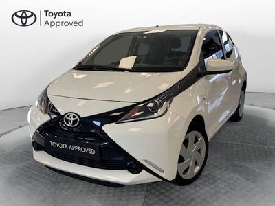Toyota Aygo 1.0 VVT-i 69 CV 5 porte x-cool del 2015 usata a Prato