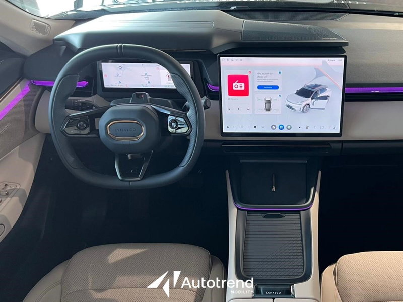 Lynk & Co 08 usata a Bari (12)