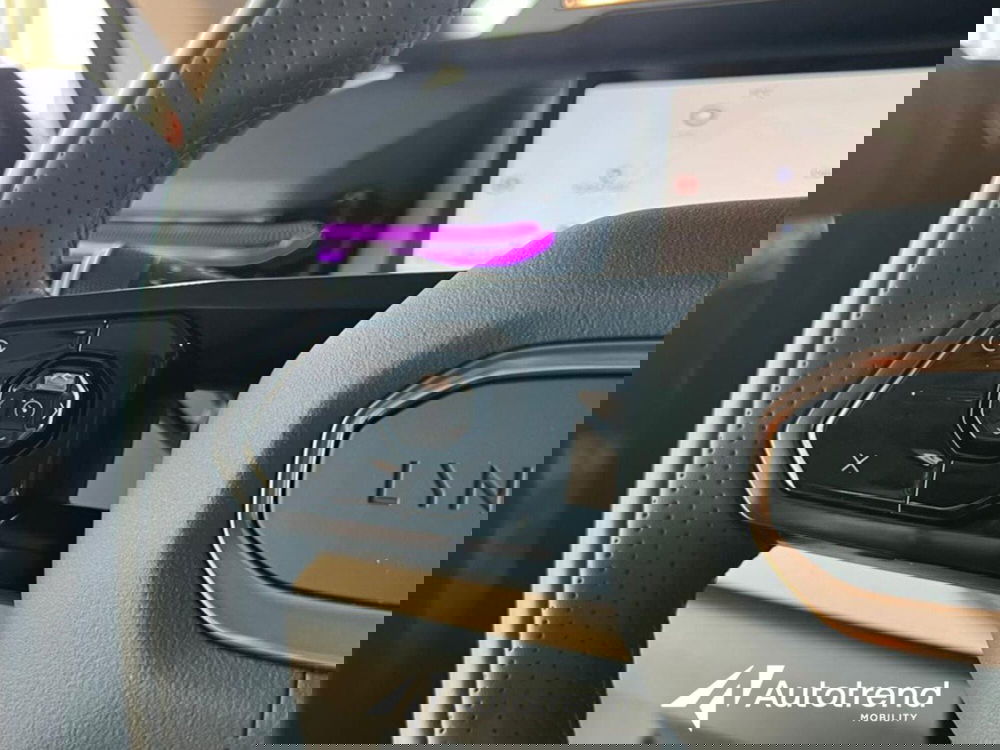 Lynk & Co 08 usata a Bari (14)