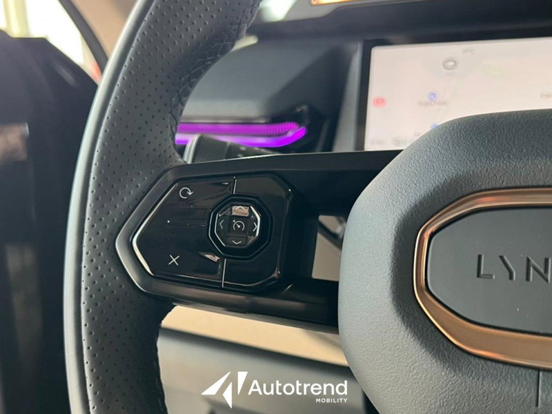 Lynk & Co 08 usata a Bari (14)