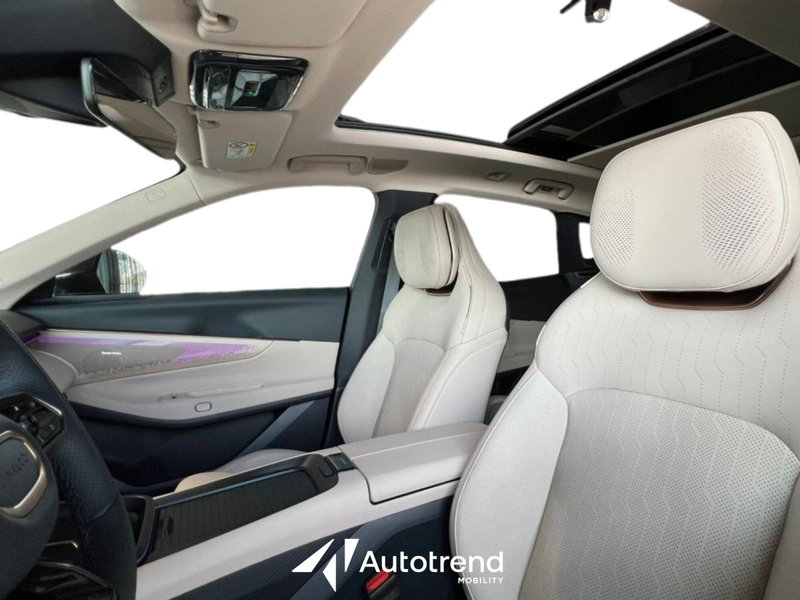 Lynk & Co 08 usata a Bari (7)