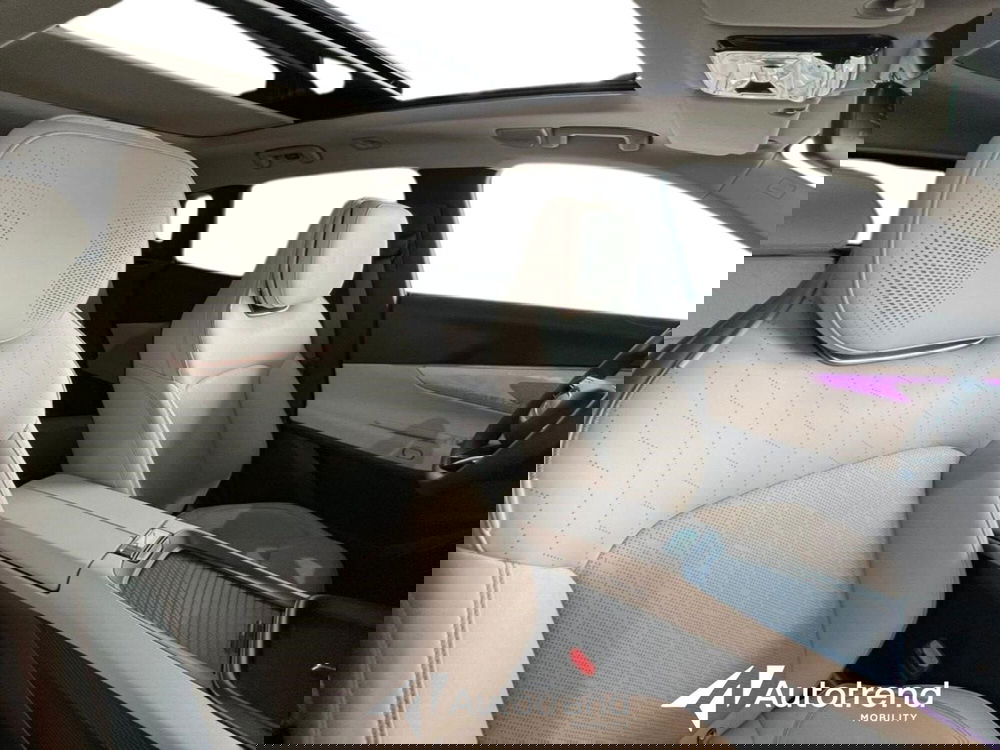 Lynk & Co 08 usata a Bari (9)