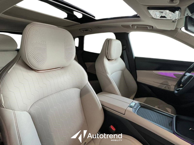 Lynk & Co 08 usata a Bari (9)