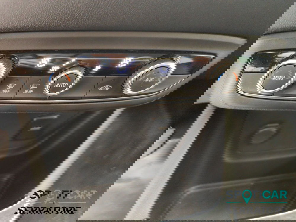 Opel Crossland X usata a Como (16)