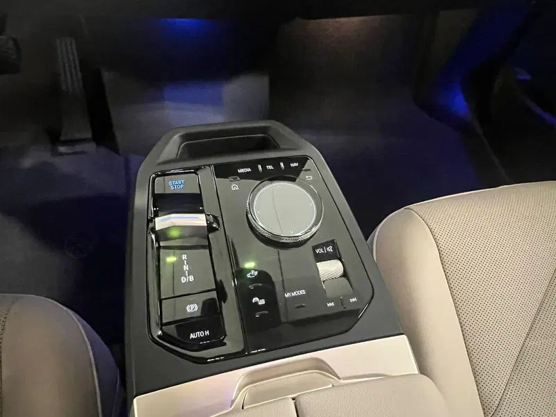 BMW iX usata a Torino (10)