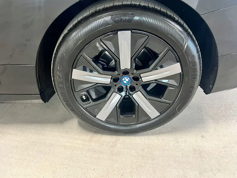 BMW iX usata a Torino (14)