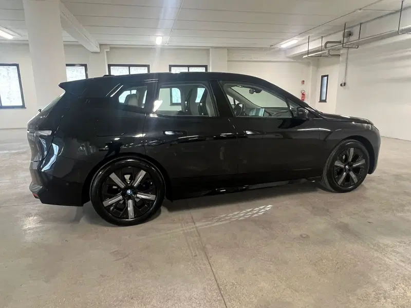 BMW iX usata a Torino (5)