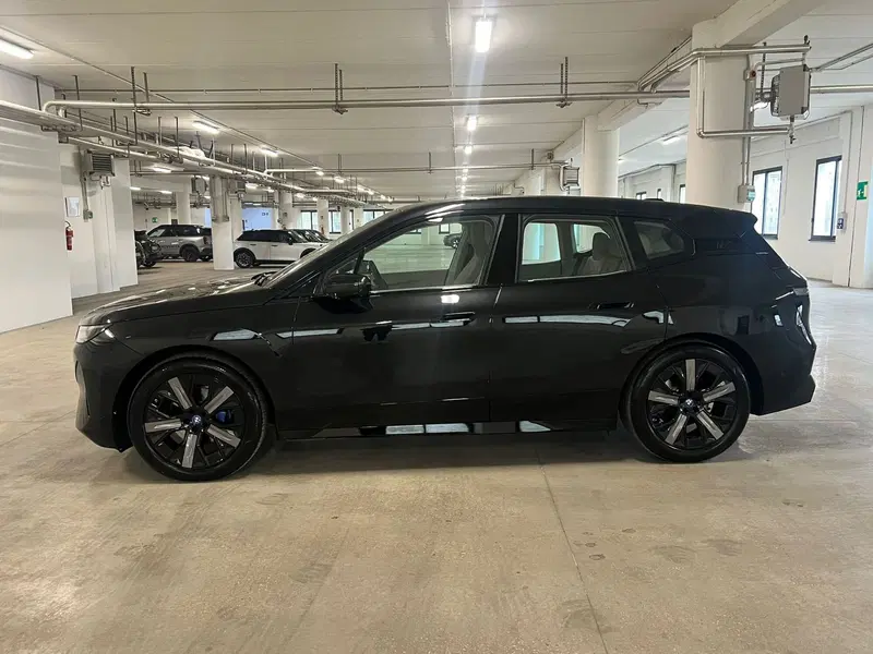 BMW iX usata a Torino (6)