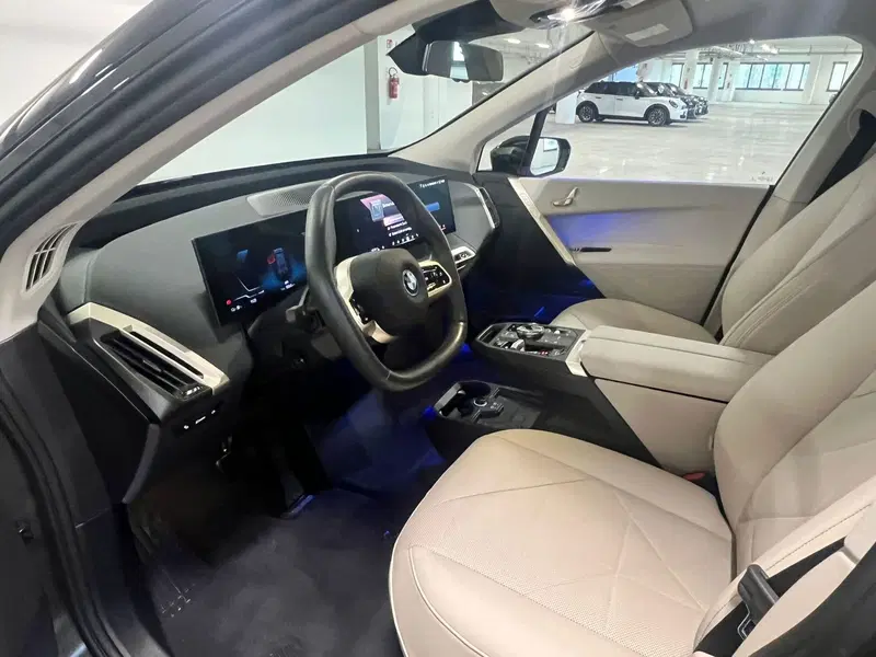BMW iX usata a Torino (7)