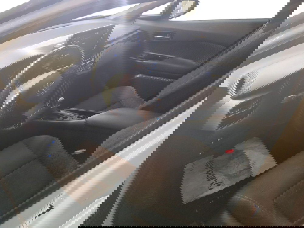 Toyota Toyota C-HR usata a Milano (9)