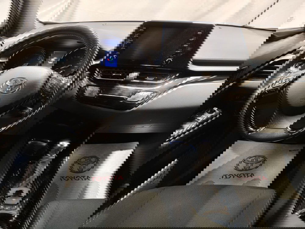Toyota Toyota C-HR usata a Roma (10)