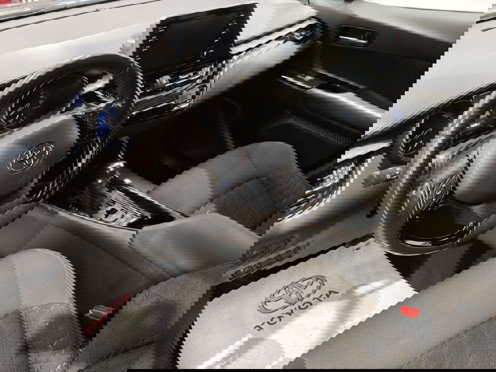 Toyota Toyota C-HR usata a Roma (12)