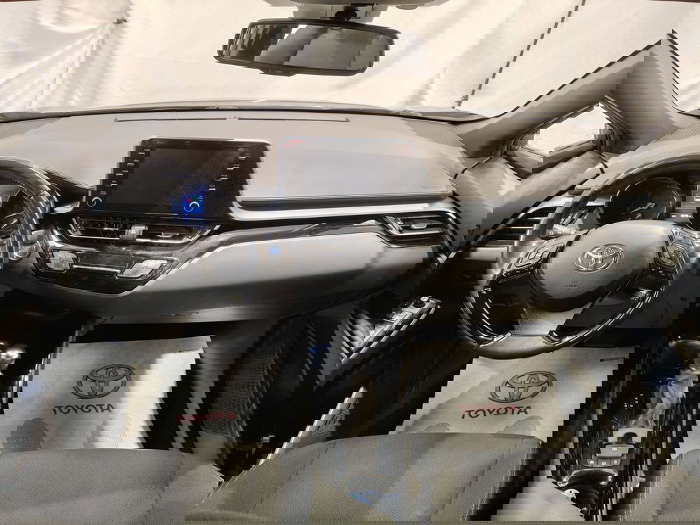 Toyota Toyota C-HR usata a Roma (9)