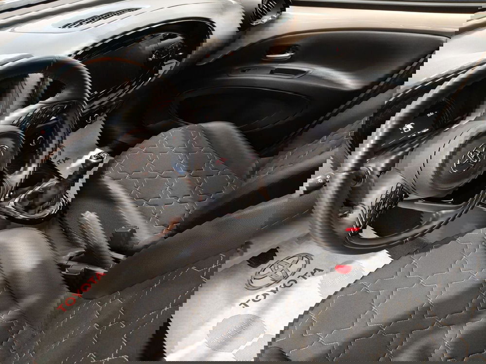 Toyota Aygo X usata a Roma (13)