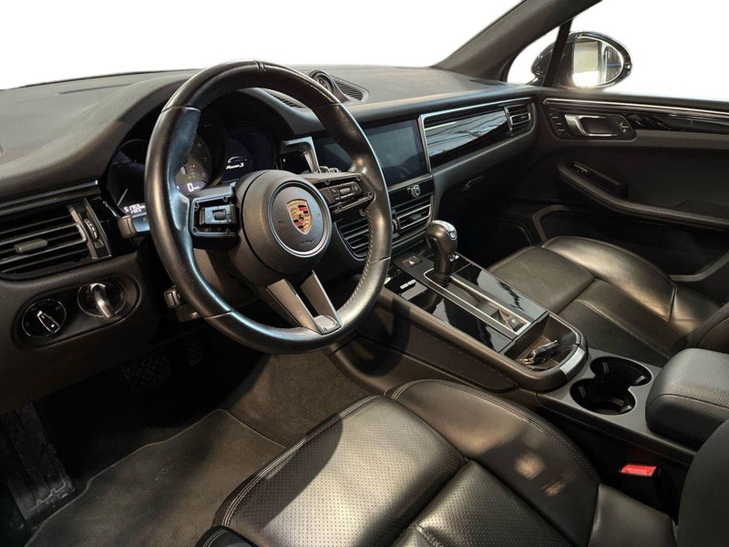 Porsche Macan usata a Bari (10)