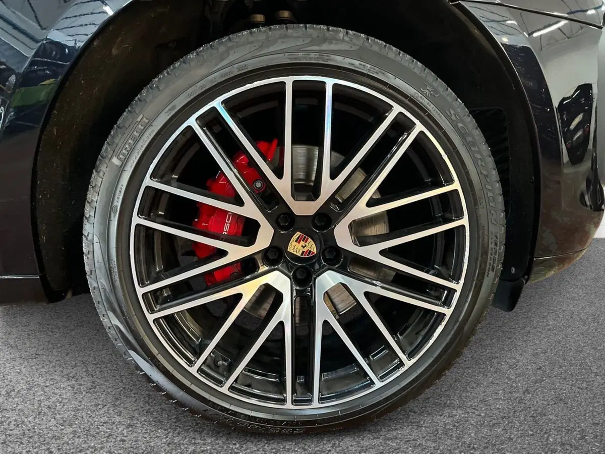 Porsche Macan usata a Bari (6)