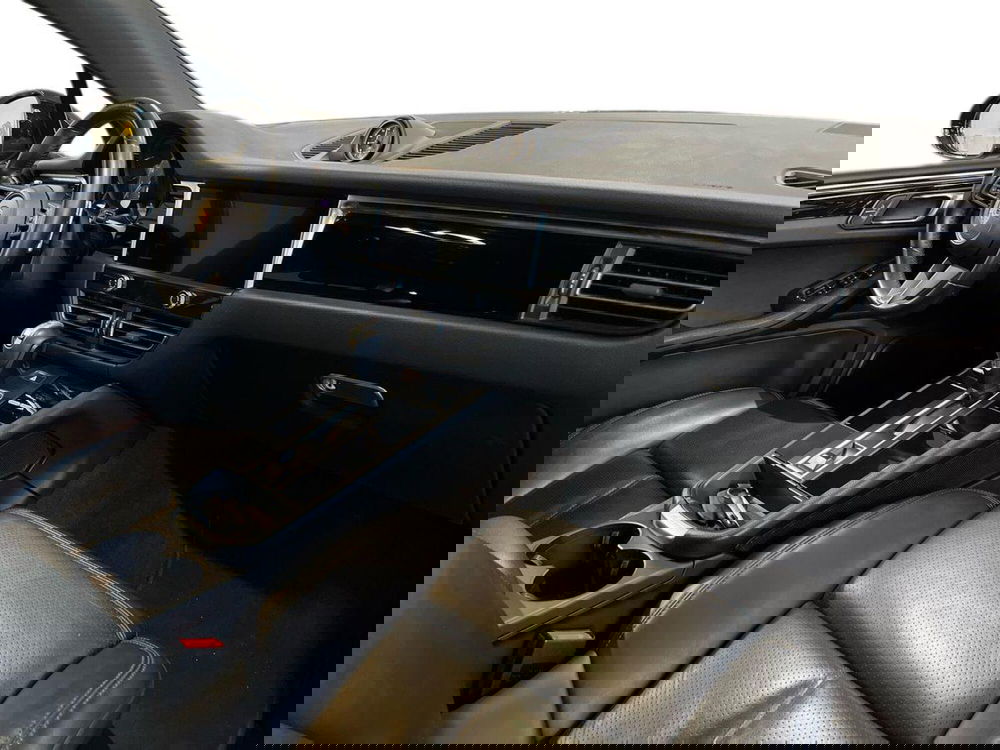 Porsche Macan usata a Bari (9)